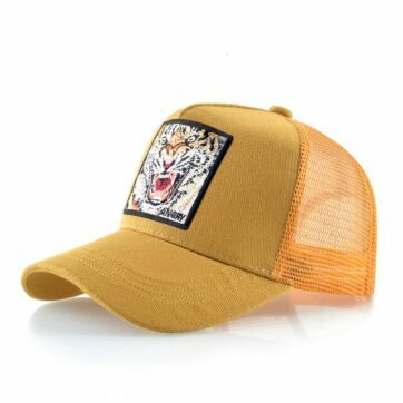 gorra de tigre enfadado