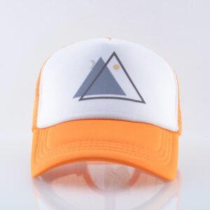 gorra trucker logo triangulo
